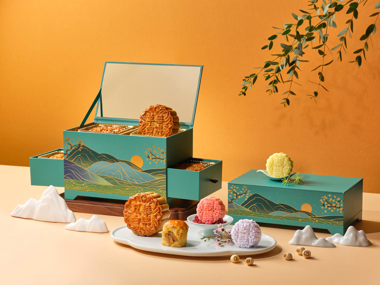 baked mooncakes, 12 Baked Mooncakes To Enjoy This Mid-Autumn Festival 2024 in Singapore