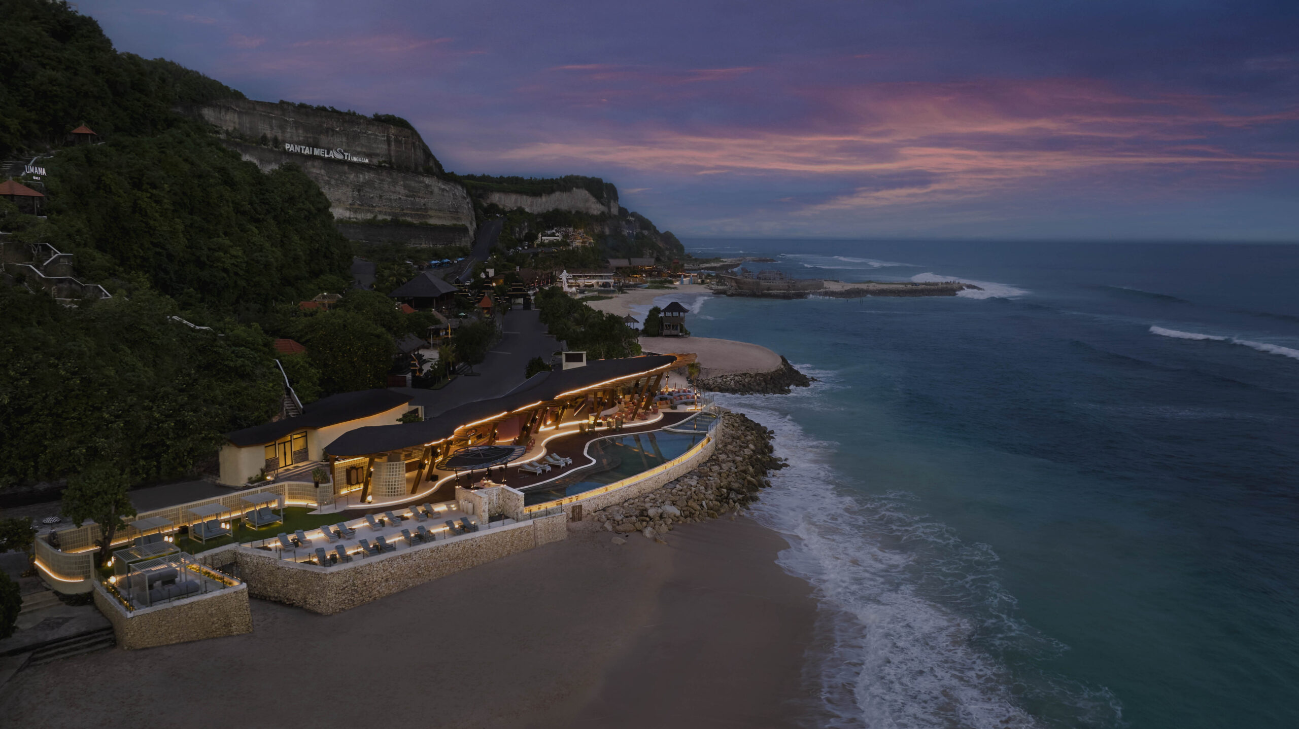 Recently unveiled, Uma Beach House at Umana Bali offers an elegant setting to sip and toast as the sun dips below Ungasan’s horizon.